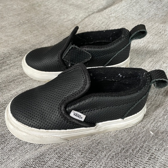 Toddler size 6.5 black vans - Picture 3 of 6